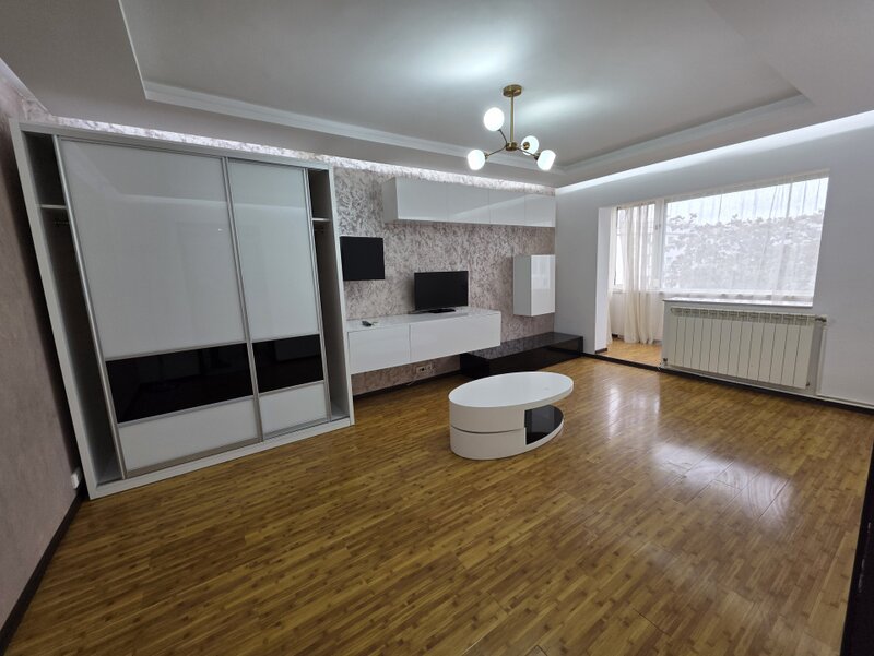 Aviatiei, 3 camere, renovat recent, semimobilat, 5 minute metrou.