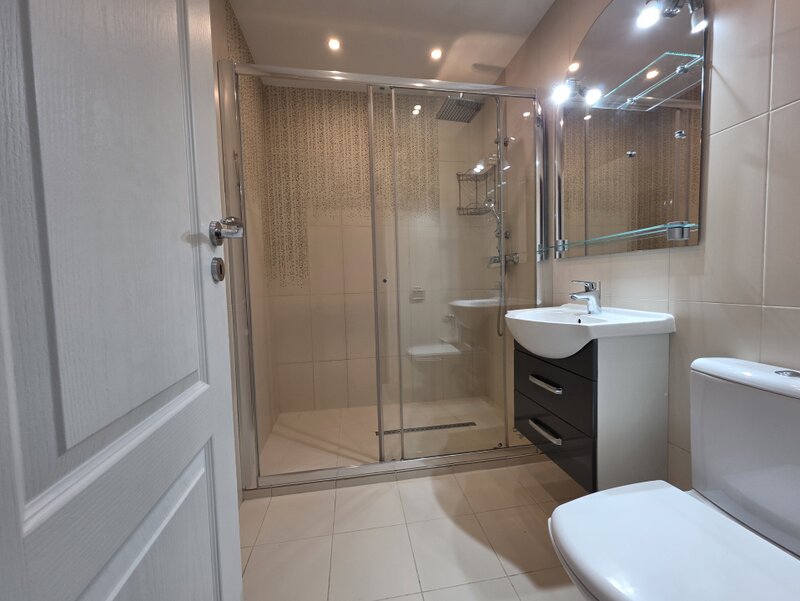 Aviatiei, 3 camere, renovat recent, semimobilat, 5 minute metrou.